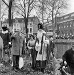 126232 Afbeelding van de aankomst van Sinterklaas op de Weerdsingel O.Z. te Utrecht.